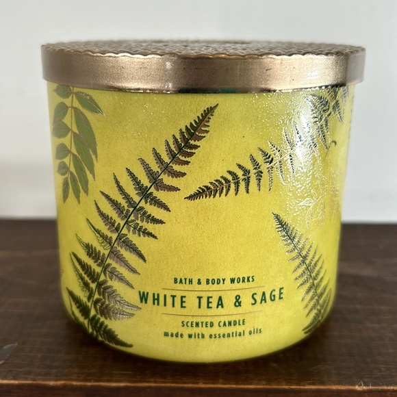 Bath & Body Works White Tea & Sage 3 Wick Scented Aromatherapy Yellow Candle - Picture 1 of 8